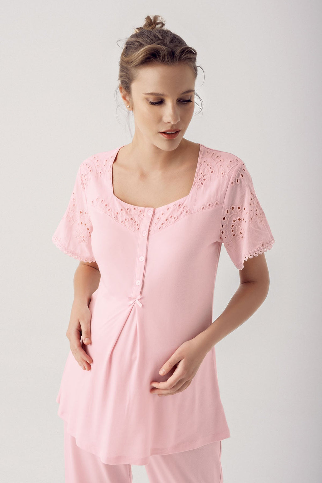 Motif Embroidered 3-Piece Maternity Feeding-Friendly Pajama & Robe Set Powder - S12305