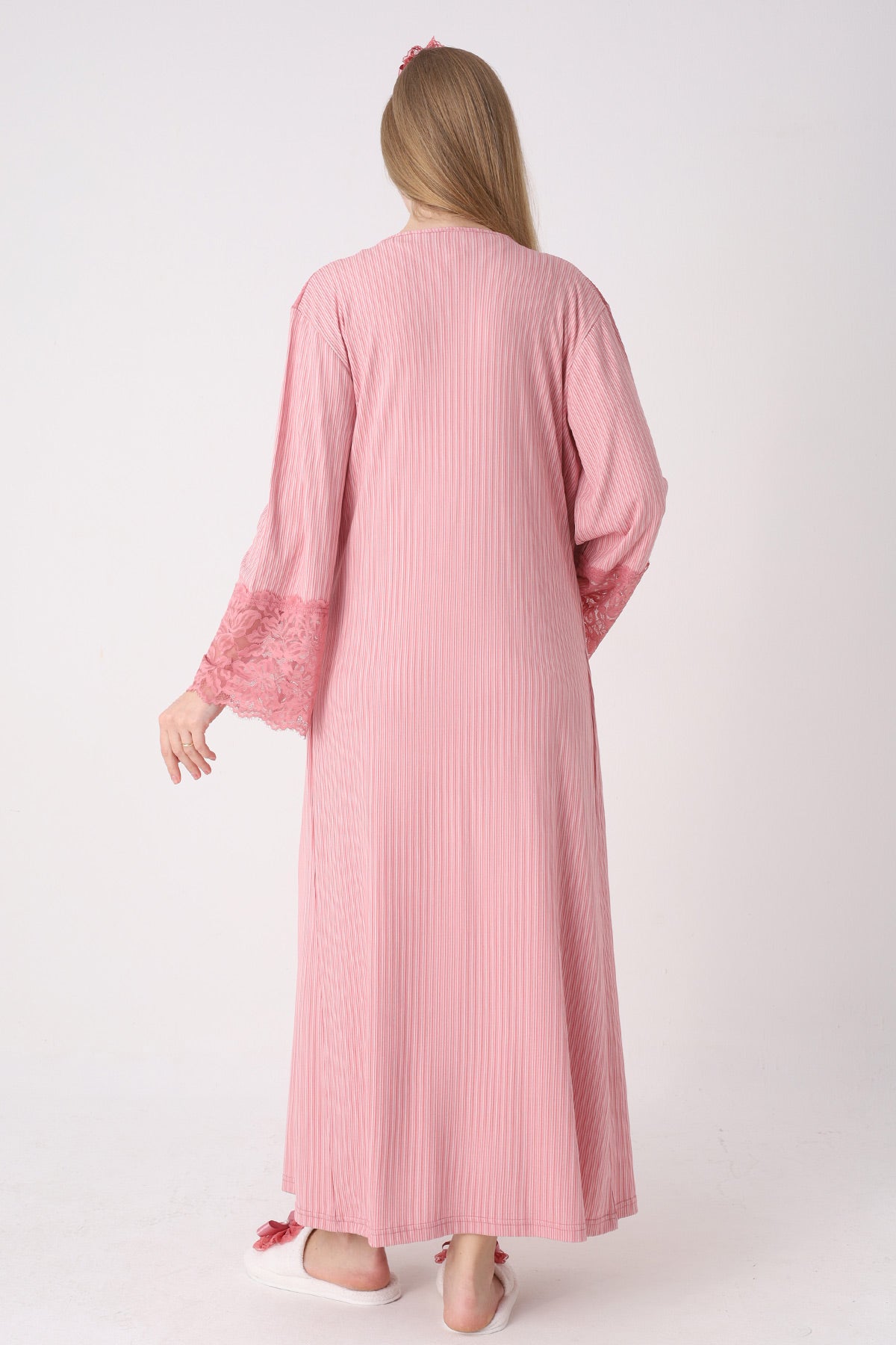 طقم ثوب نوم أنيق للحوامل والرضاعة بتفاصيل دانتيل ورداء جاكار أحمر رمان - 2326